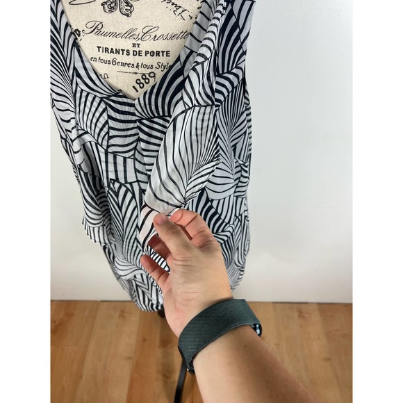 Ab Studios zebra floral print sleeveless blouse with back cutout - Picture 4 of 9